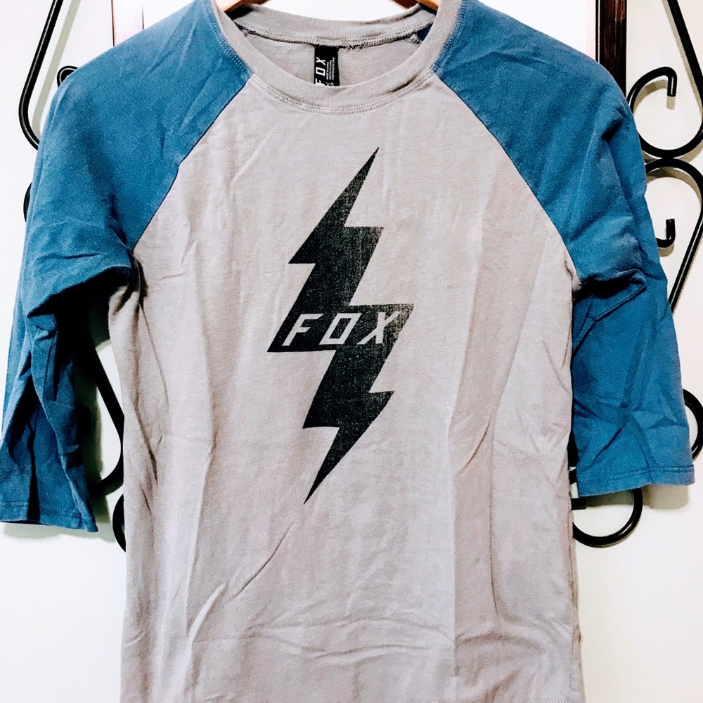 Fox shirt with 3/4 sleeves.